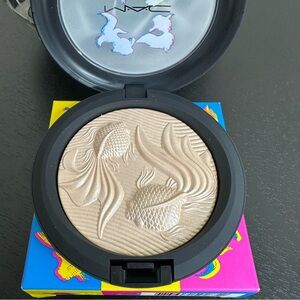 NWOT MAC Double Gleam Lunar New Year Extra Dimension Skinfinish